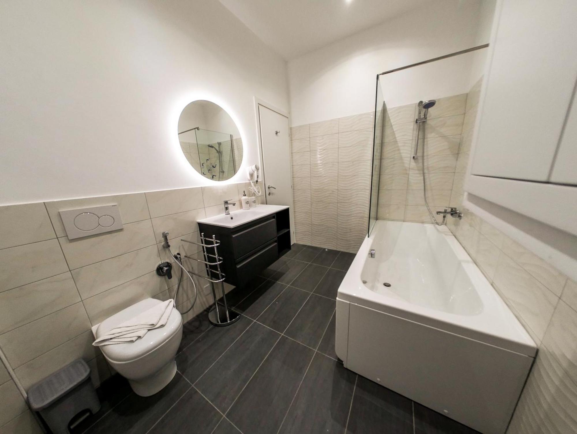 Chic Modern 2-Bedroom Near Metro Roma Exterior foto